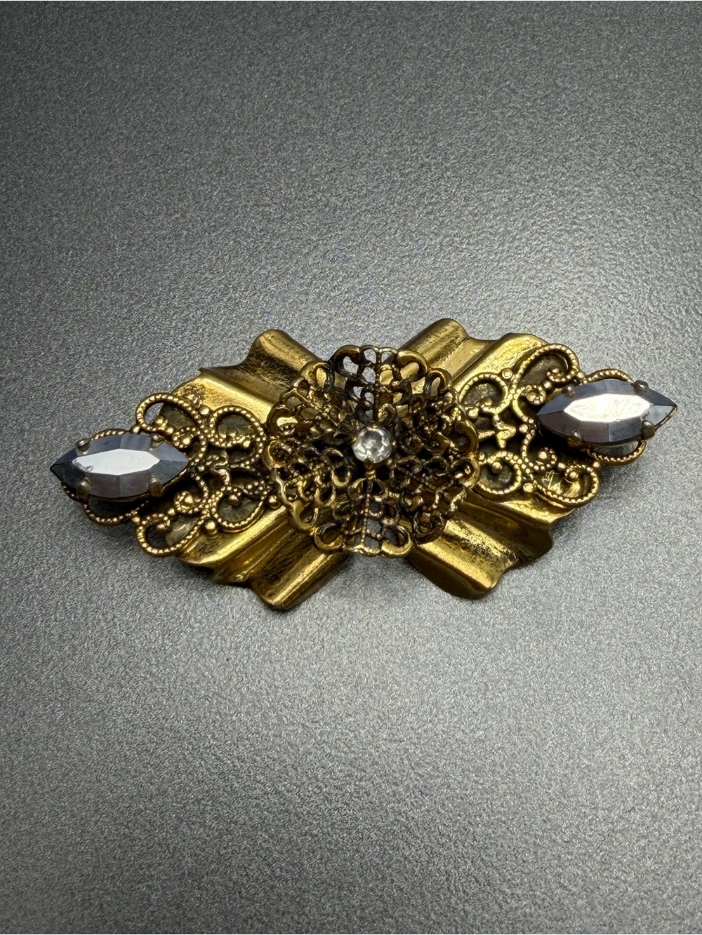 💚💚 Vintage  Gold Floral Filigree Brooch with Smoky Crystal Accents